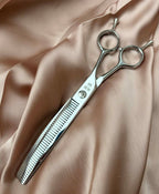 ‘KBW’ Reverso’ 2.0 Flip - Curved Fluffing scissor— 7” (Right Handed)
