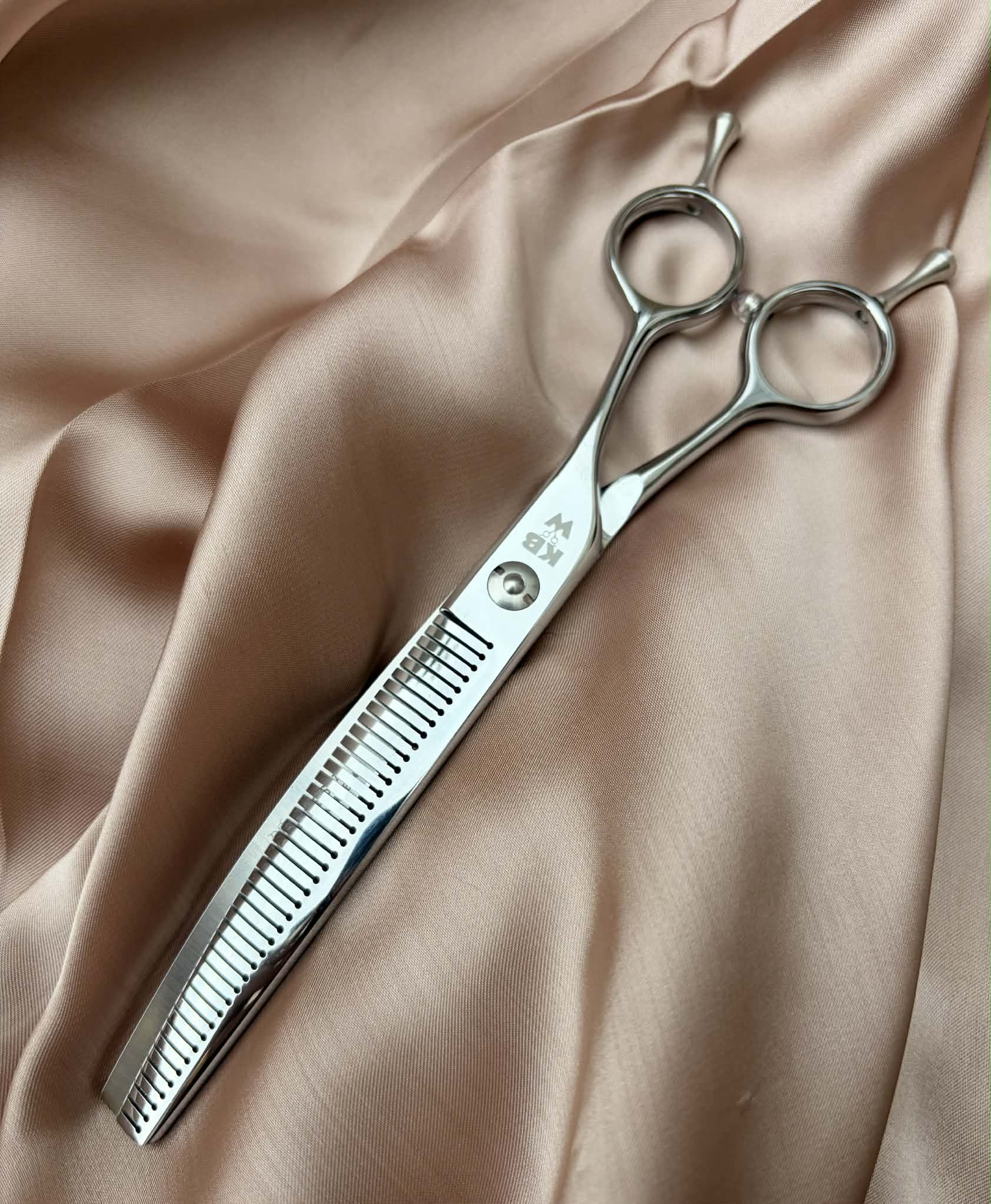 Reverso’ 2.0 Flip - Curved Fluffing scissor— 7” (Right Handed)