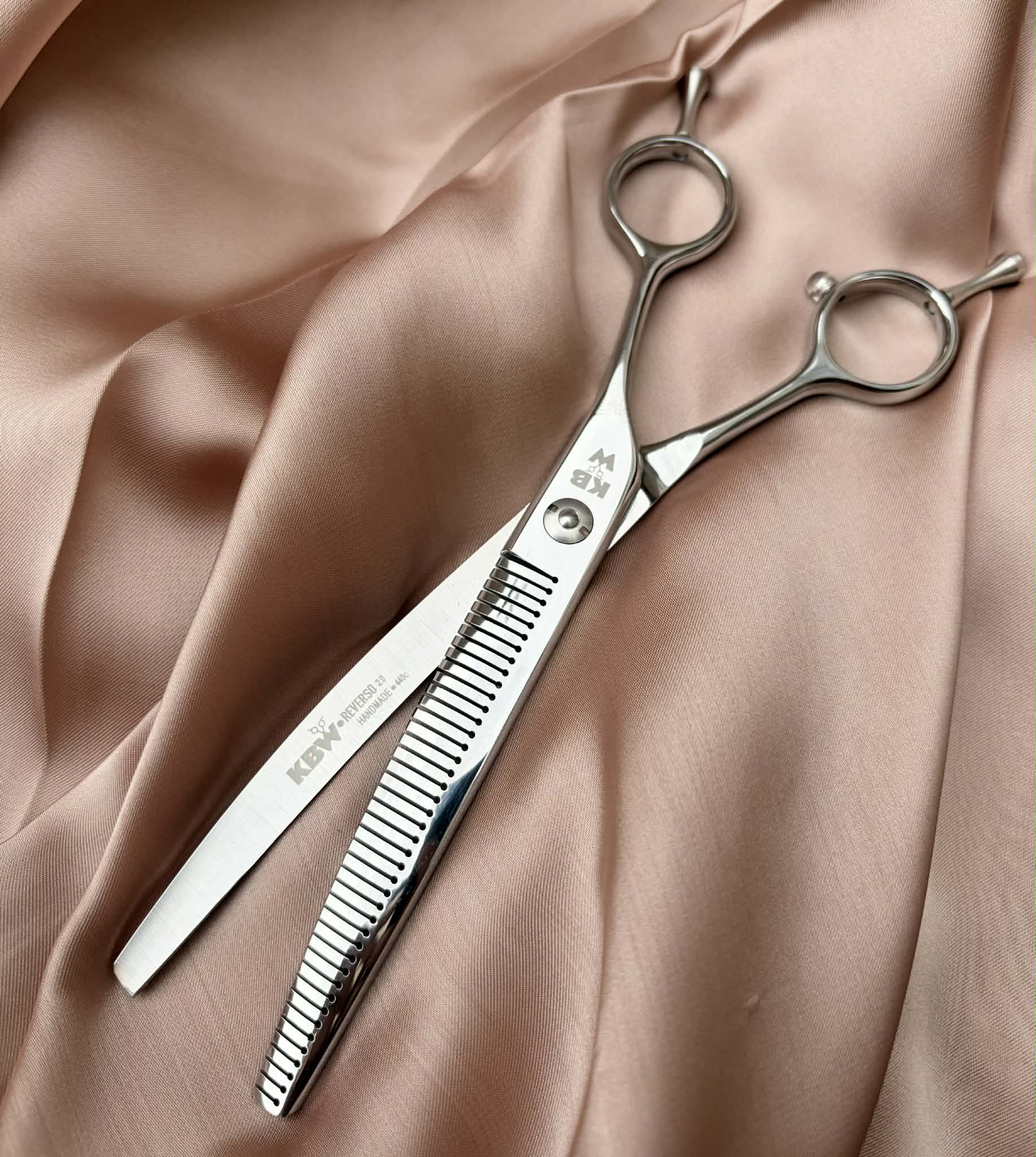 Reverso’ 2.0 Flip - Curved Fluffing scissor— 7” (Right Handed)
