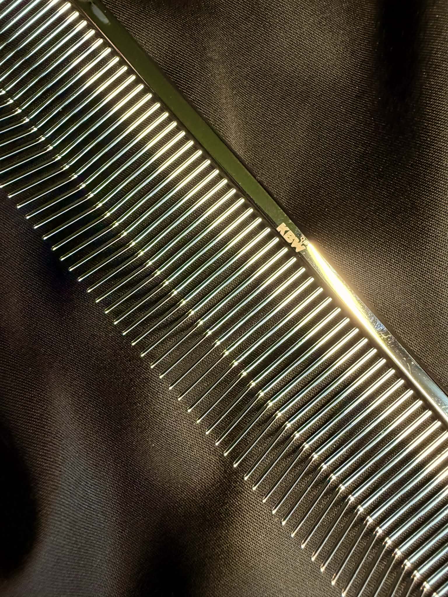'KBW' Fluffing Comb