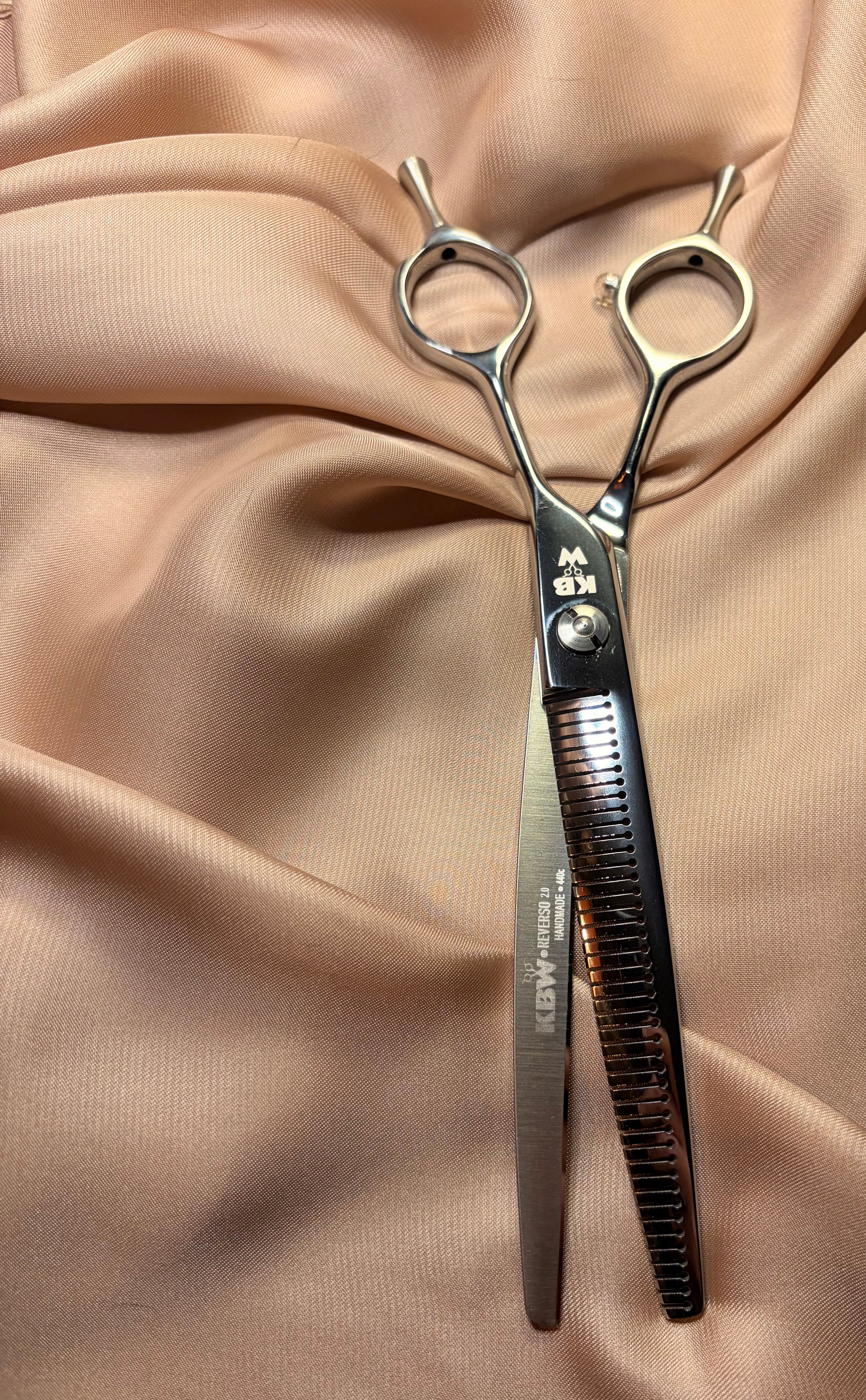 Reverso’ 2.0 Flip - Curved Fluffing scissor— 7” (Right Handed)