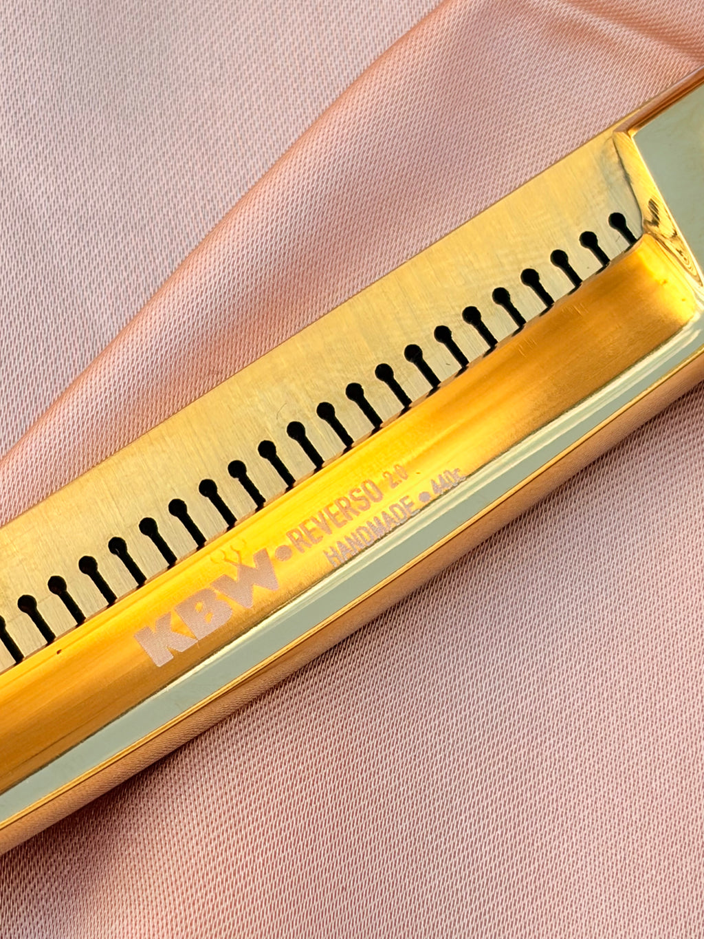 ‘KBW’ Gold Reverso’ 2.0 Flip - Curved Fluffing scissor— 7” (Right Handed)