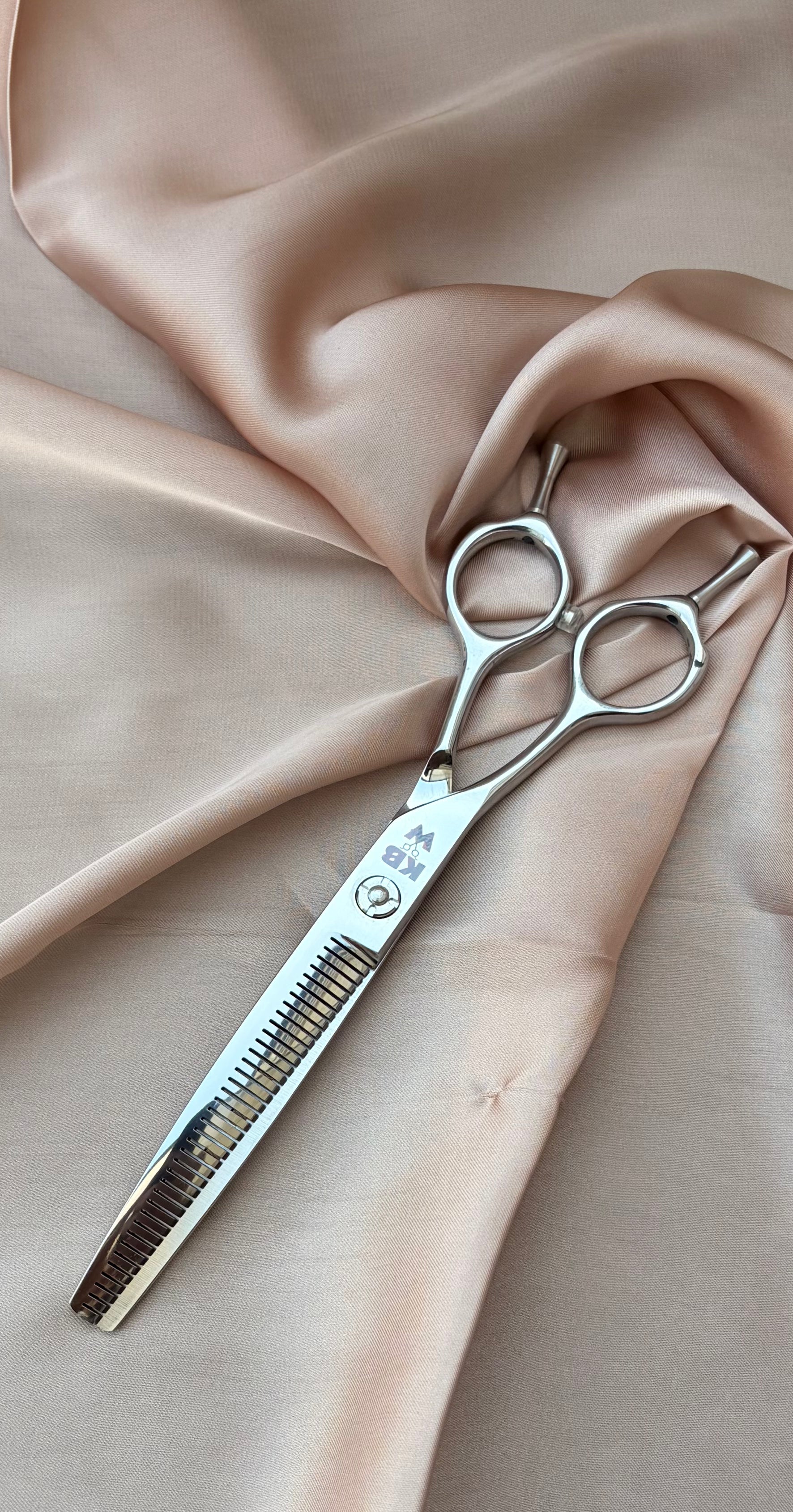 ‘KBW’ Le Reverso’ Flip - Curved Fluffing scissor— 7” (Left Handed)
