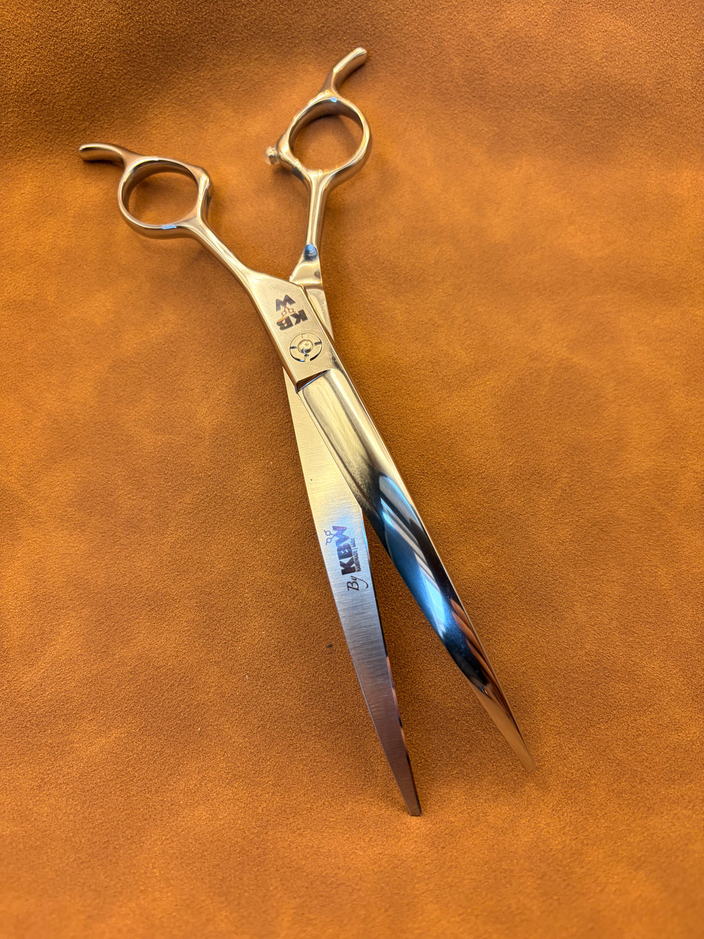 'Veluna Vellus' 7.5" Curved Scissor • Nano Serrated (Right Handed)