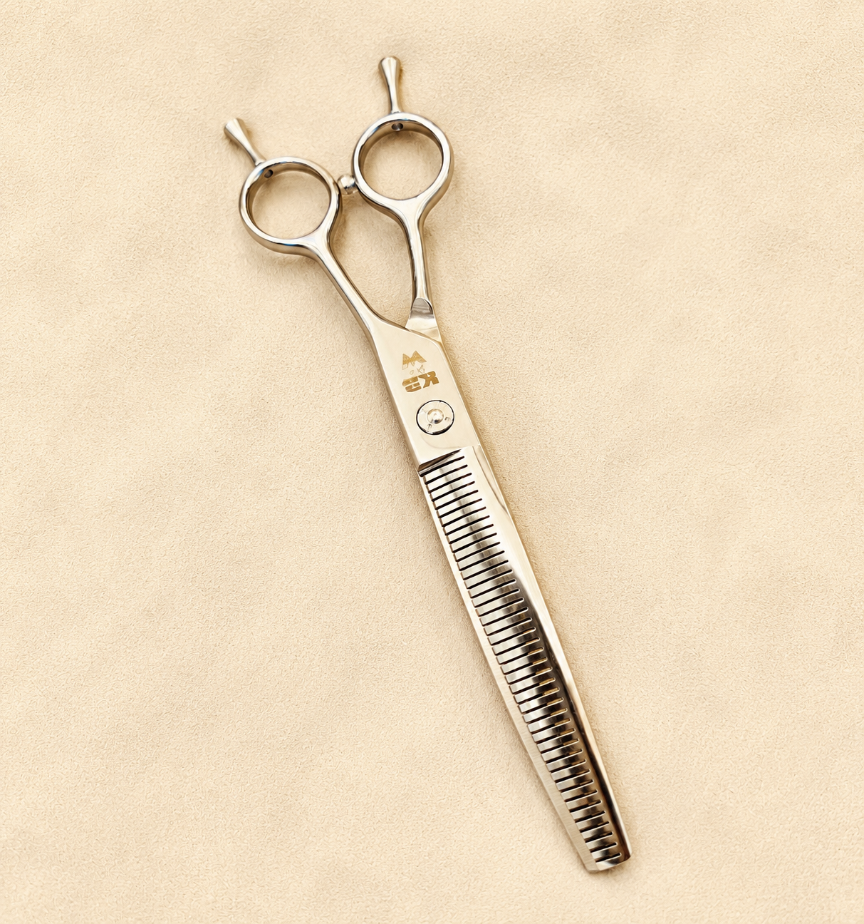 ‘KBW’ Reverso’ Flip - Curved Fluffing scissor— 7” (Right Handed)