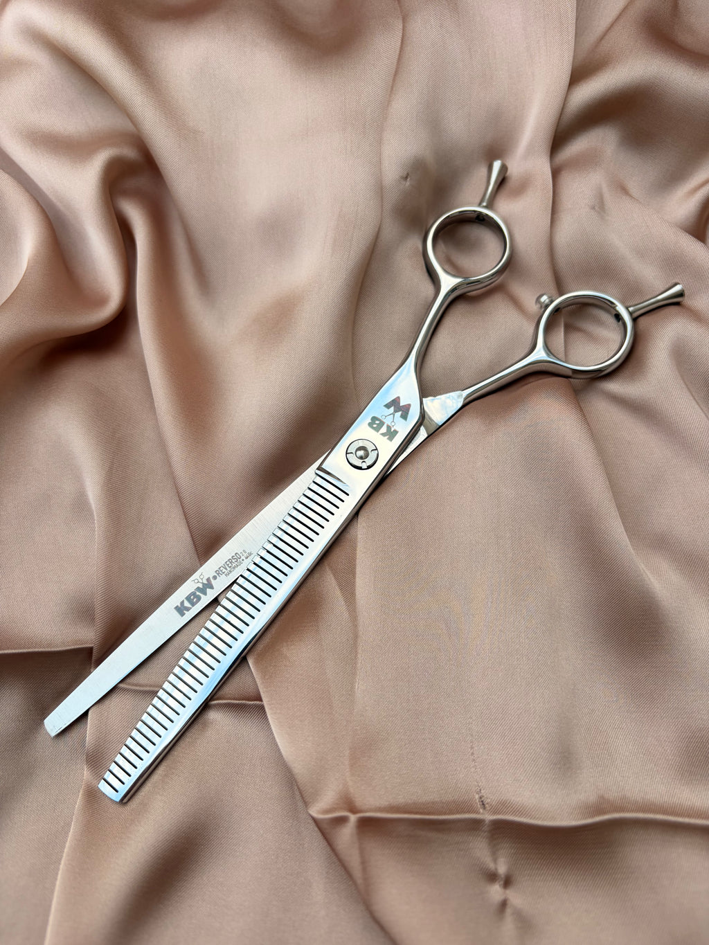 ‘KBW’ Reverso Flip - Straight Fluffing scissor— 7” (Right Handed)