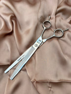 ‘KBW’ Reverso Flip - Straight Fluffing scissor— 7” (Right Handed)