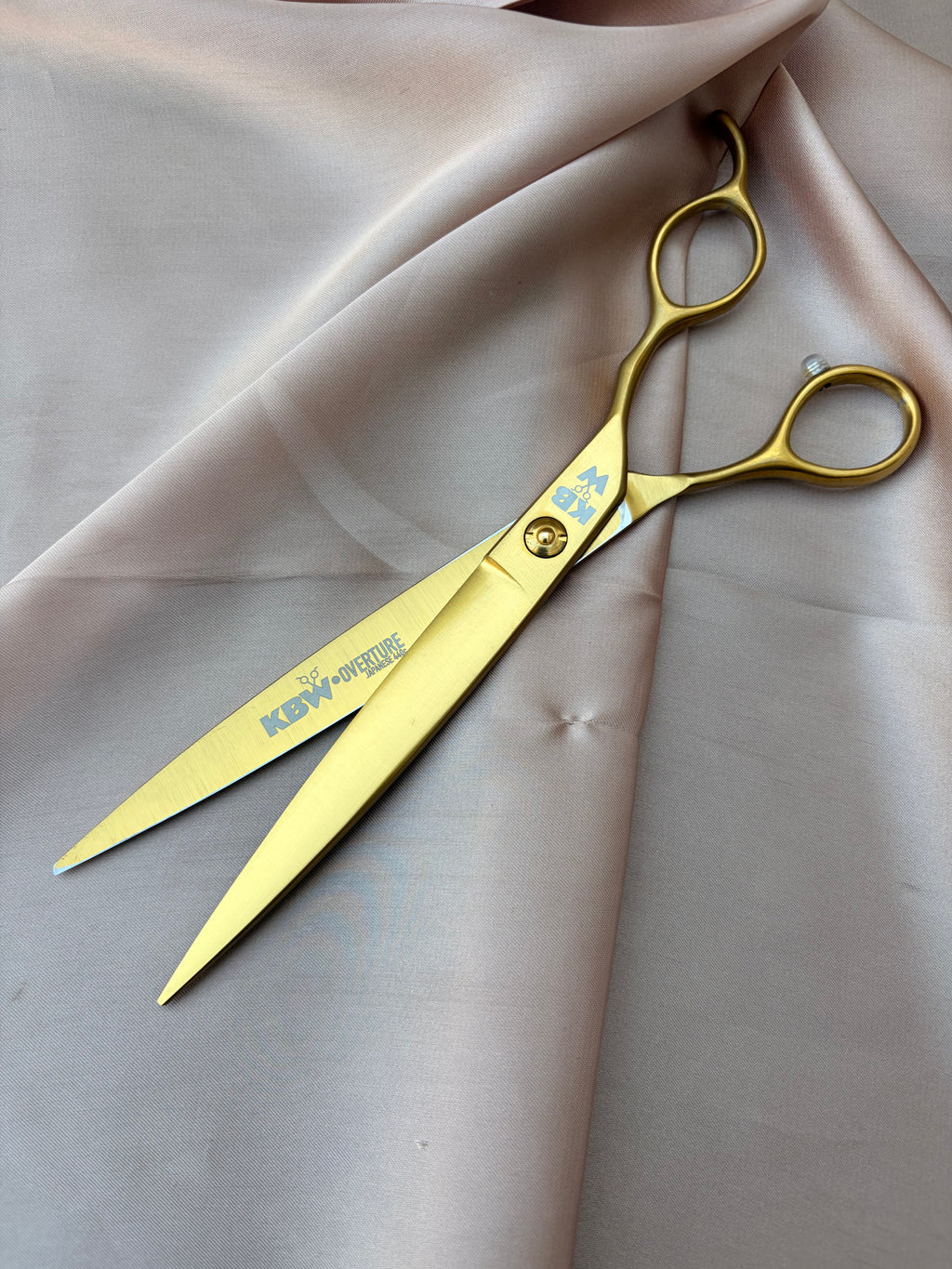 ‘KBW’ ‘Overture’ 7.5 Versatile Straight | Micro- Serrated | 440c (Gold / Right Handed)