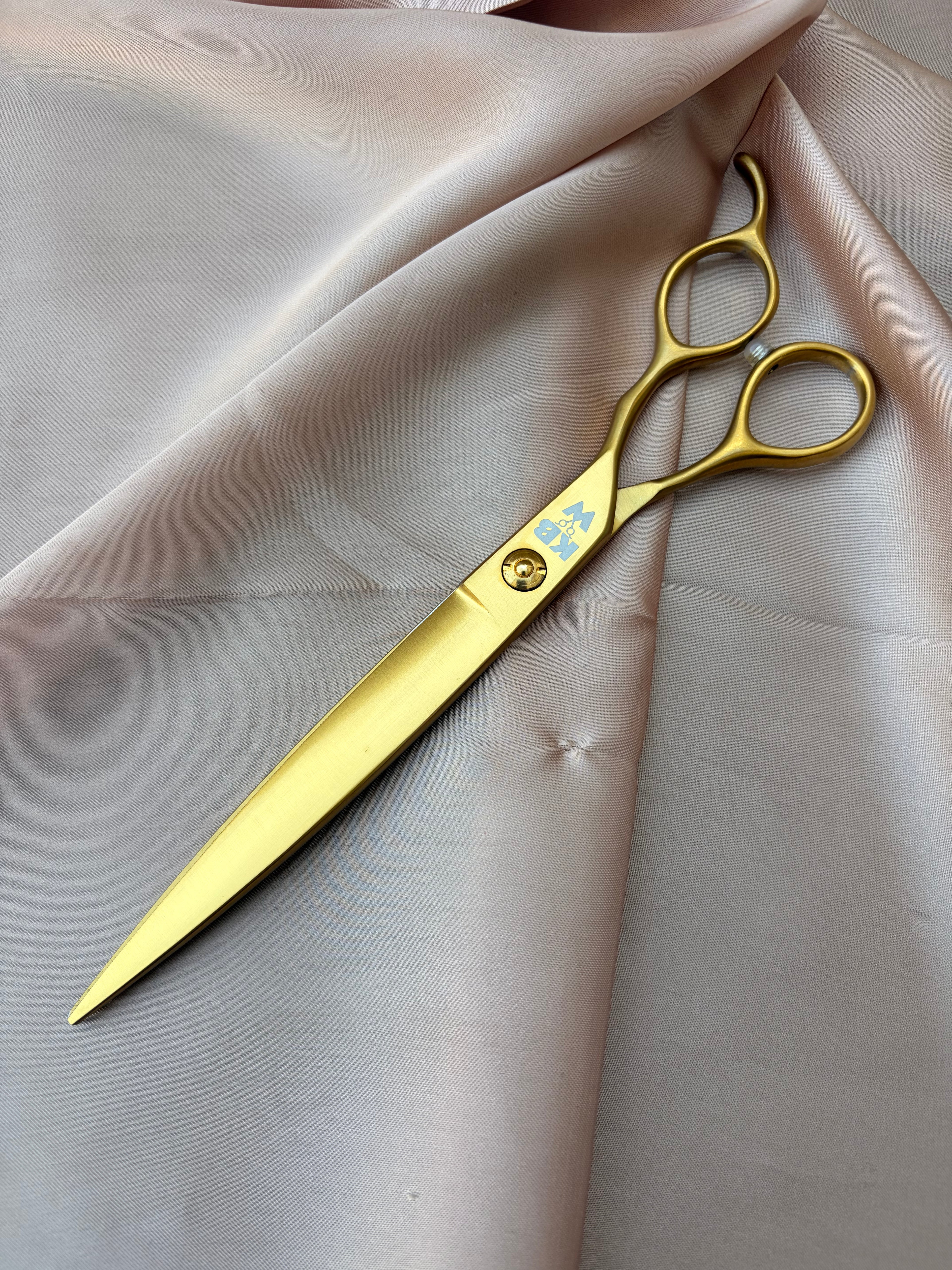 ‘KBW’ ‘Overture’ 7.5 Versatile Straight | Micro- Serrated | 440c (Gold / Right Handed)